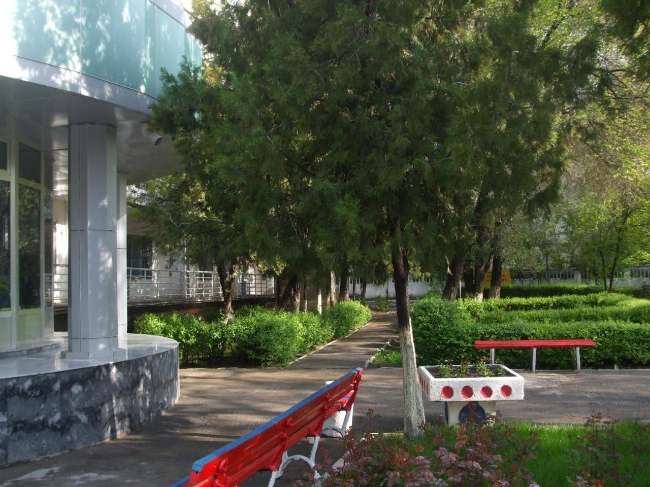 Tourist Hotel Shymkent Ngoại thất bức ảnh