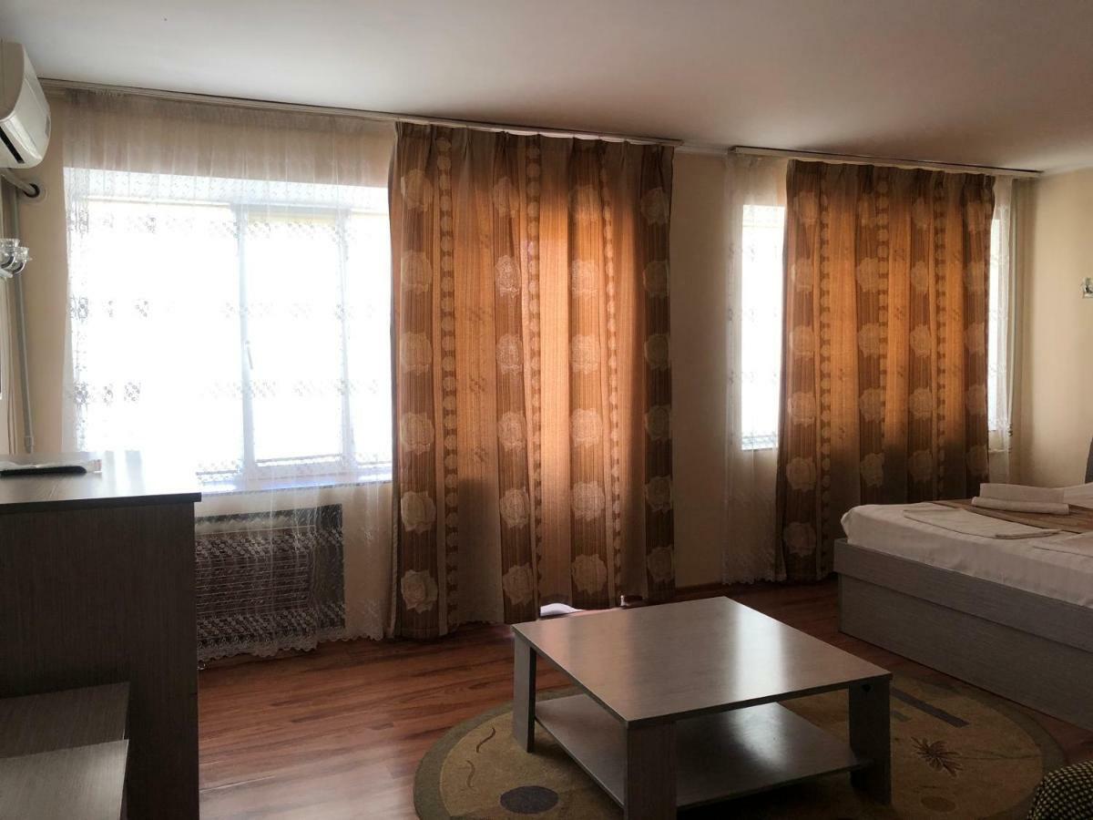 Tourist Hotel Shymkent Ngoại thất bức ảnh