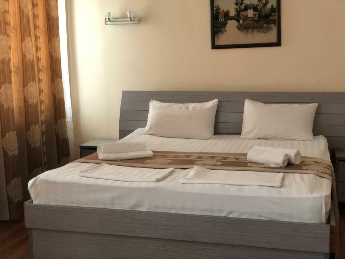 Tourist Hotel Shymkent Ngoại thất bức ảnh